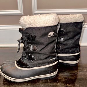 Sorel-woman’s black snow boots !